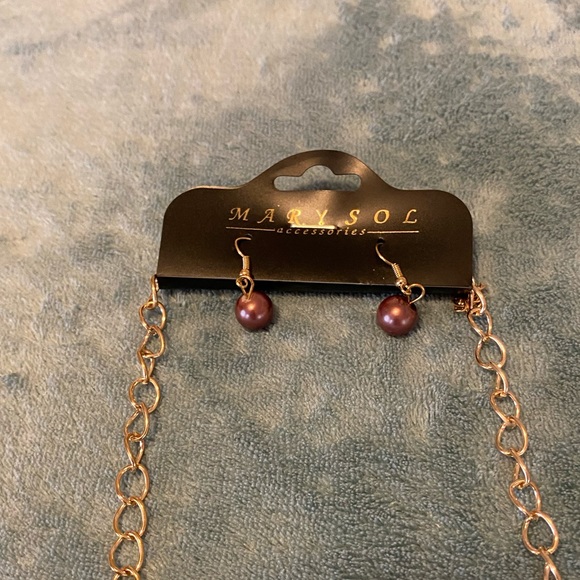 Beautiful Necklace with matching earrings - Picture 4 of 5